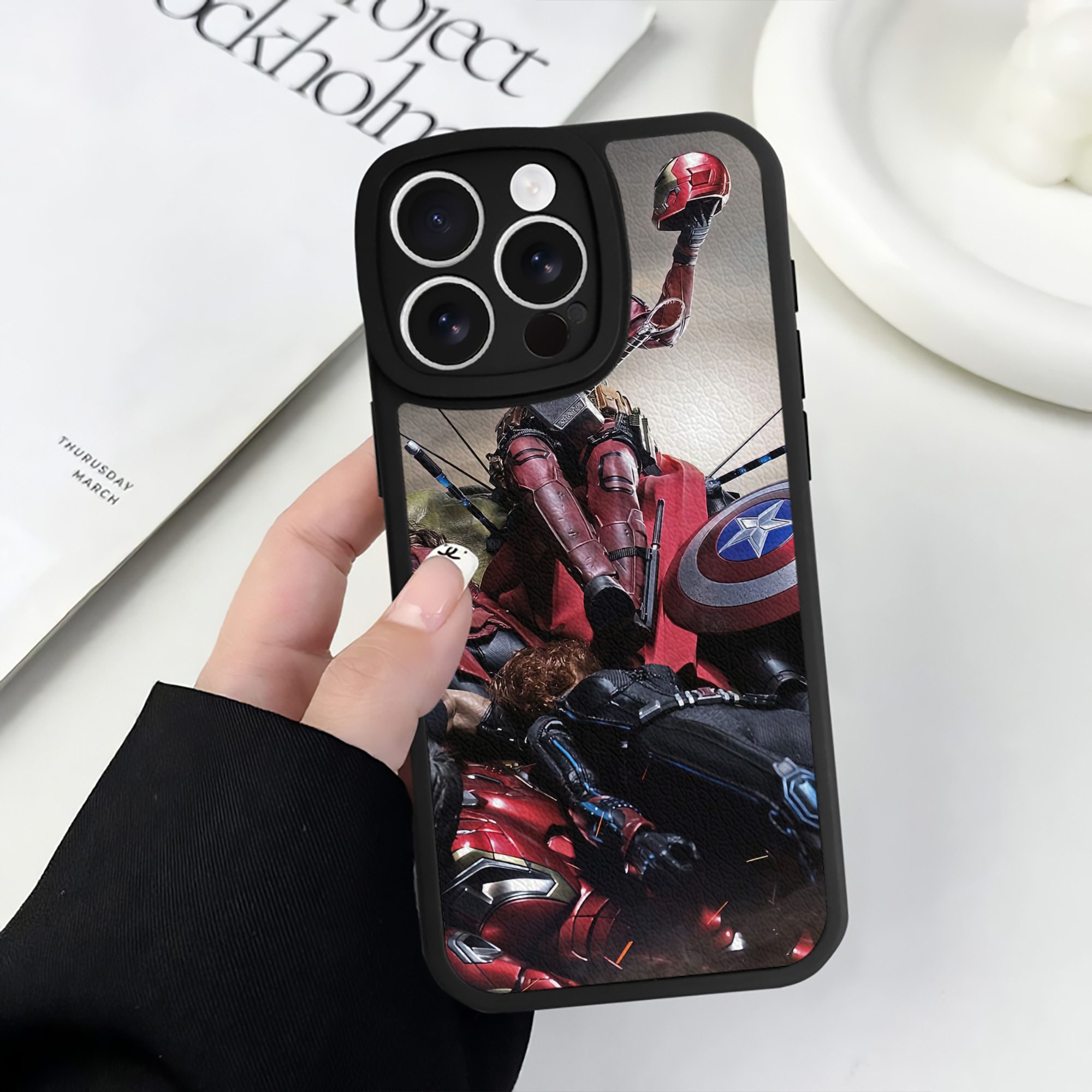 （画像用） Deadpool デッドプール 【iPhone 16シリーズ対応】シリコンスマホケース（レザー調） 材質：シリコン